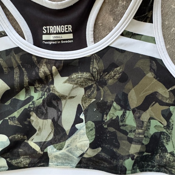 Stronger Camo Sports Bra Size Small - Picture 4 of 4